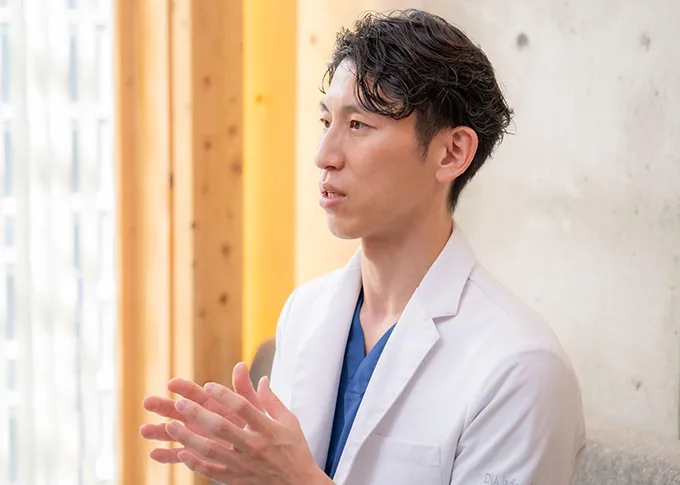 院長　山田一貴 白衣